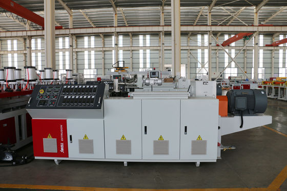 1220MM PVC WPC 이사회 압출 라인 쌍 스크루  550 kg/H